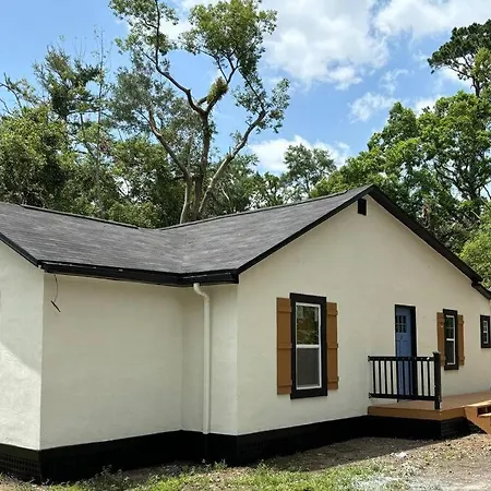 Completely Renovated Unit 3 Apartment